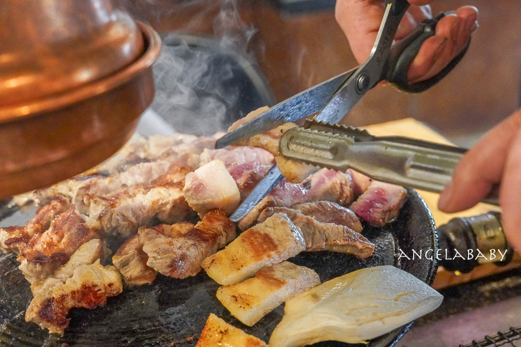 弘大烤肉『木爐館목로곽』菜單、肉質超好又不貴小菜免費吃到飽、全程免動手 @梅格(Angelababy)享樂日記