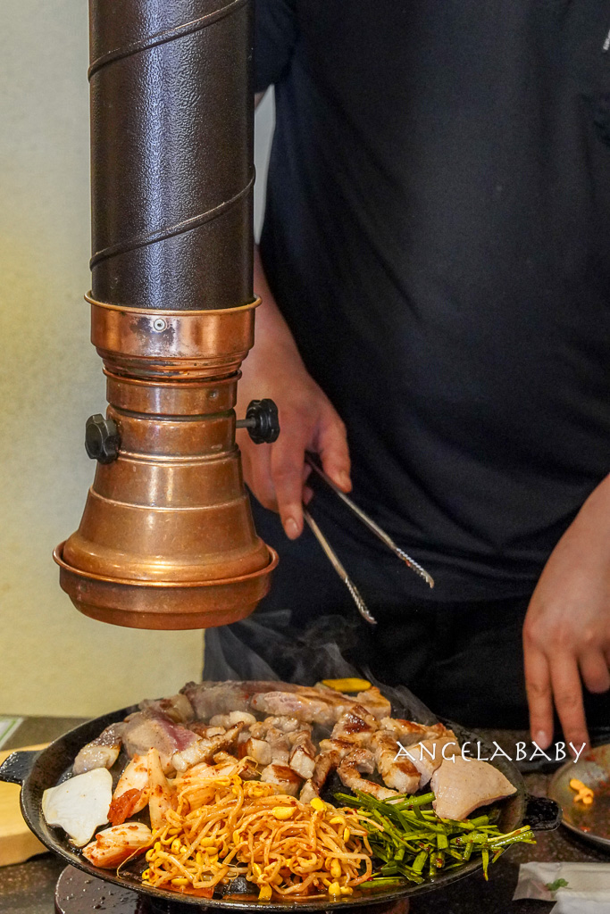 弘大烤肉『木爐館목로곽』菜單、肉質超好又不貴小菜免費吃到飽、全程免動手 @梅格(Angelababy)享樂日記