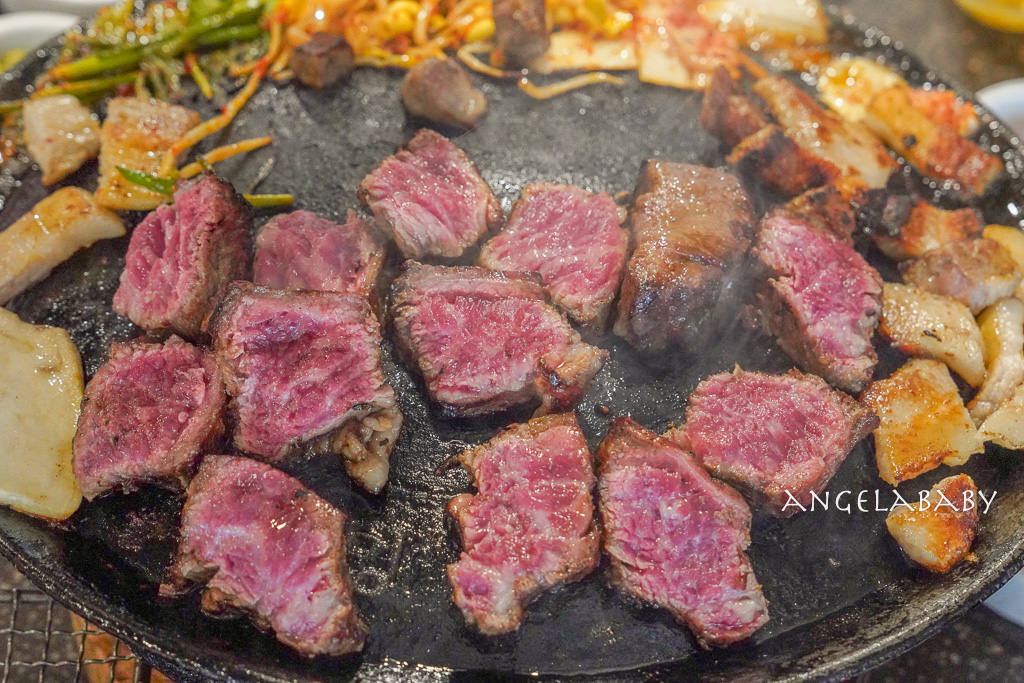 弘大烤肉『木爐館목로곽』菜單、肉質超好又不貴小菜免費吃到飽、全程免動手 @梅格(Angelababy)享樂日記