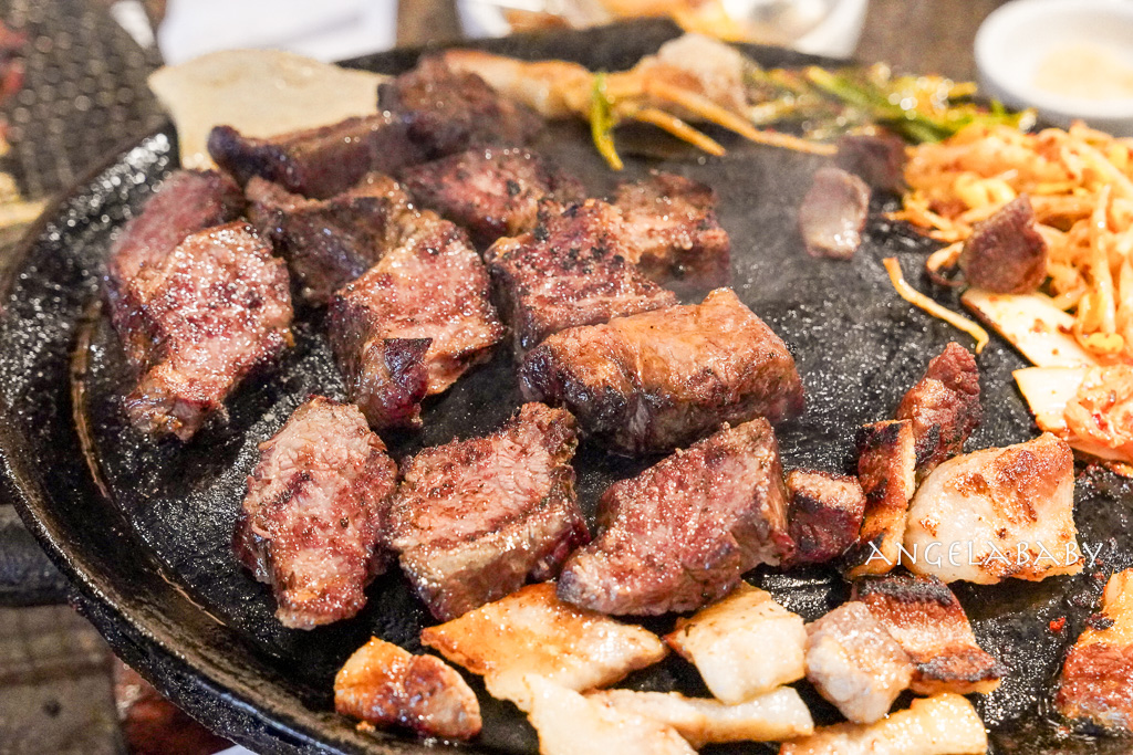 弘大烤肉『木爐館목로곽』菜單、肉質超好又不貴小菜免費吃到飽、全程免動手 @梅格(Angelababy)享樂日記