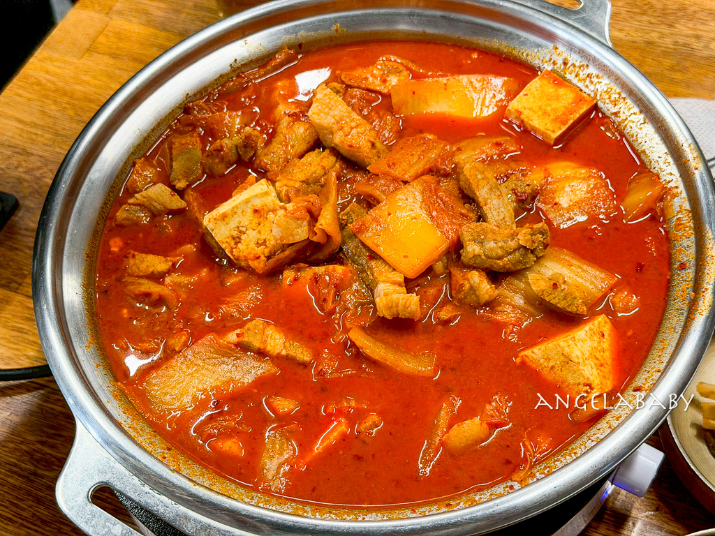 首爾藥令市場美食(서울약령시장)『Yunga’s清麴酱윤가네청국장』超夠味泡菜豬肉鍋 @梅格(Angelababy)享樂日記