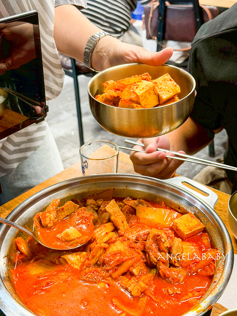 首爾藥令市場美食(서울약령시장)『Yunga’s清麴酱윤가네청국장』超夠味泡菜豬肉鍋 @梅格(Angelababy)享樂日記
