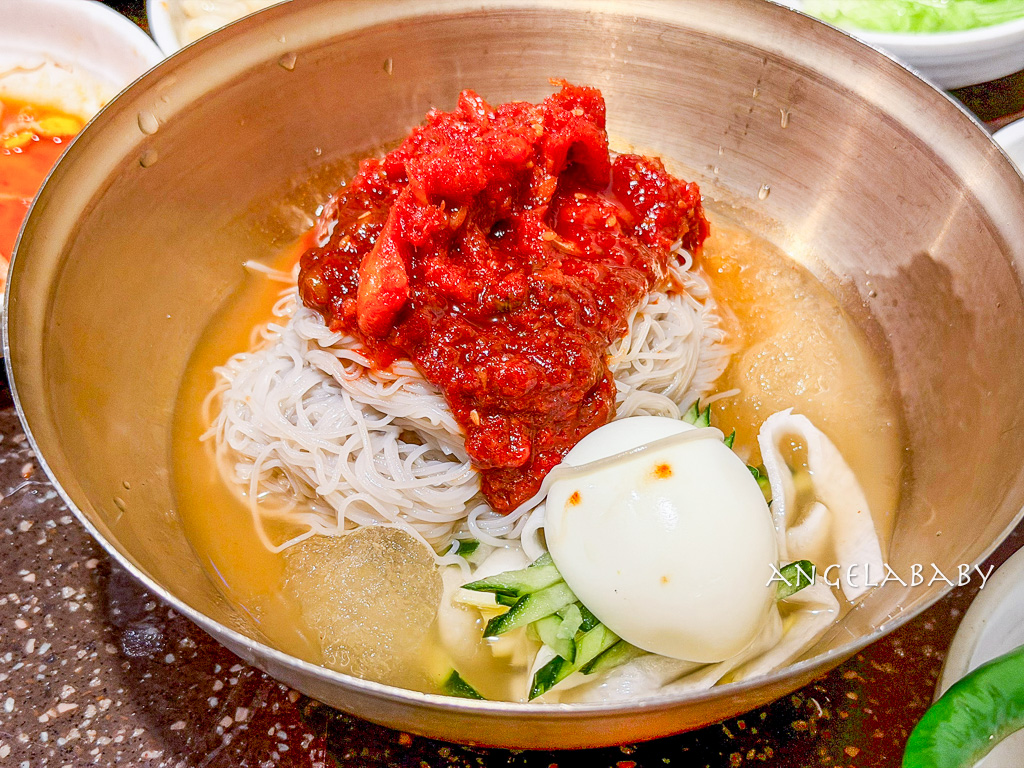 弘大烤肉『木爐館목로곽』菜單、肉質超好又不貴小菜免費吃到飽、全程免動手 @梅格(Angelababy)享樂日記