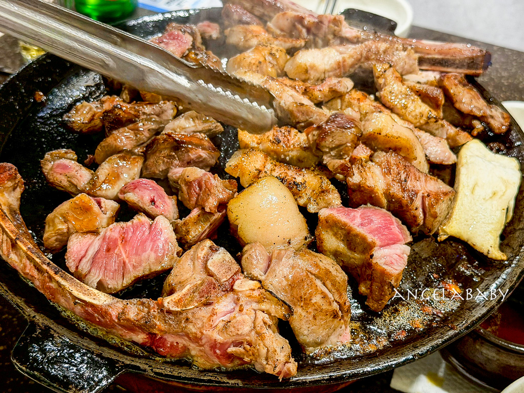 弘大烤肉『木爐館목로곽』菜單、肉質超好又不貴小菜免費吃到飽、全程免動手 @梅格(Angelababy)享樂日記