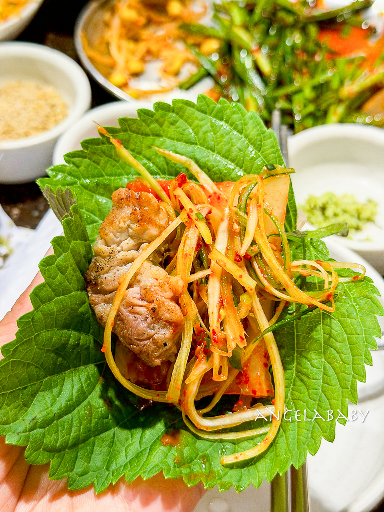 弘大烤肉『木爐館목로곽』菜單、肉質超好又不貴小菜免費吃到飽、全程免動手 @梅格(Angelababy)享樂日記
