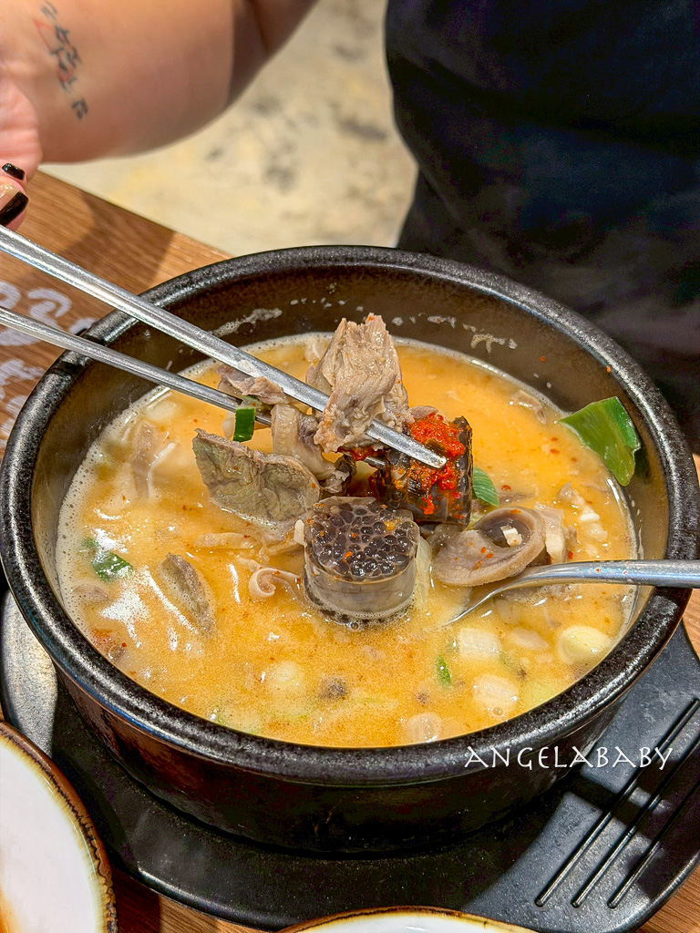 明洞美食推薦『新義州糯米腸明洞站店』超新鮮米腸湯飯 @梅格(Angelababy)享樂日記