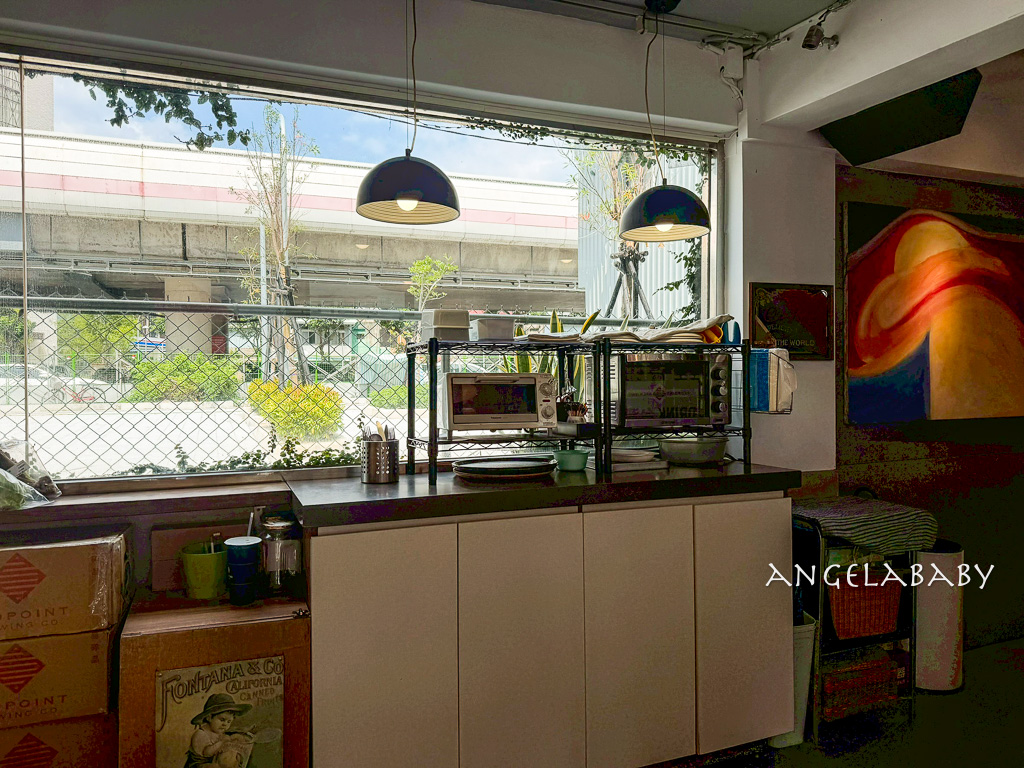 士林咖啡廳『看電車咖啡 Orange Cafe』看電車喝咖啡、插座咖啡 @梅格(Angelababy)享樂日記