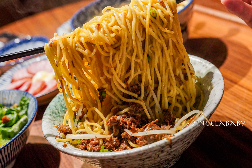 新莊化成路工業區美食『午前牛場』菜單、頭前庄站隱藏版美食、新莊宵夜場 @梅格(Angelababy)享樂日記