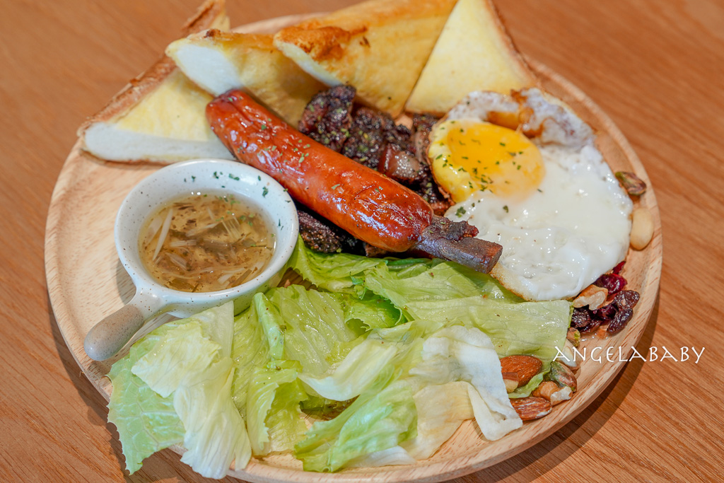 士林站新開幕森林系咖啡廳『芙塔咖啡FRUTTA CAFE 早午餐 水果咖啡 義式料理餐廳』菜單、士林早午餐、寵物友善餐廳 @梅格(Angelababy)享樂日記