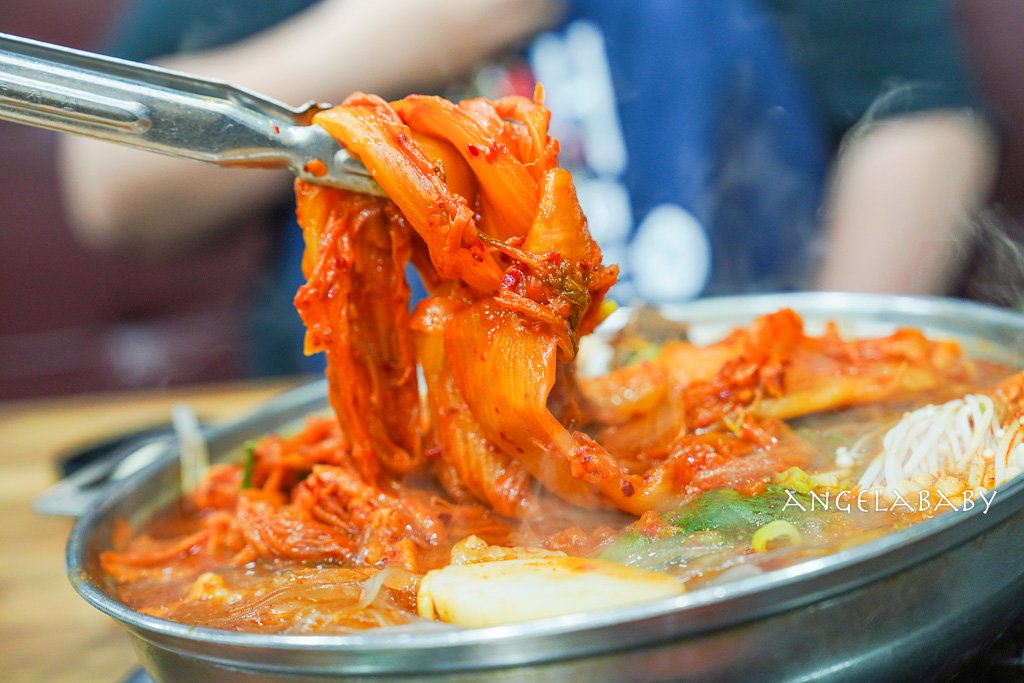 首爾24小時美食｜鐘路三街站『본가왕뼈감자탕 종로송해길점』本家王馬鈴薯豬骨湯、辣炒小章魚 @梅格(Angelababy)享樂日記