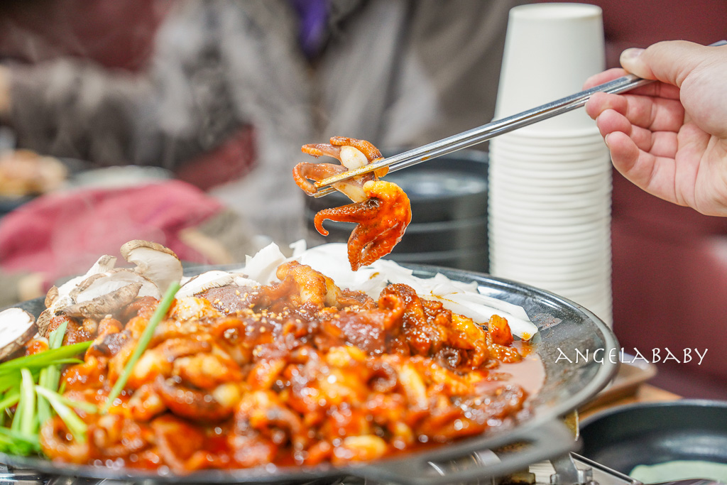 首爾24小時美食｜鐘路三街站『본가왕뼈감자탕 종로송해길점』本家王馬鈴薯豬骨湯、辣炒小章魚 @梅格(Angelababy)享樂日記