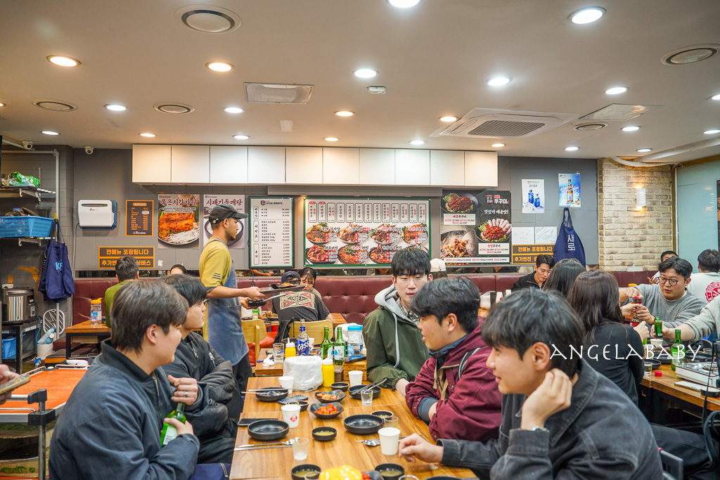 首爾24小時美食｜鐘路三街站『본가왕뼈감자탕 종로송해길점』本家王馬鈴薯豬骨湯、辣炒小章魚 @梅格(Angelababy)享樂日記
