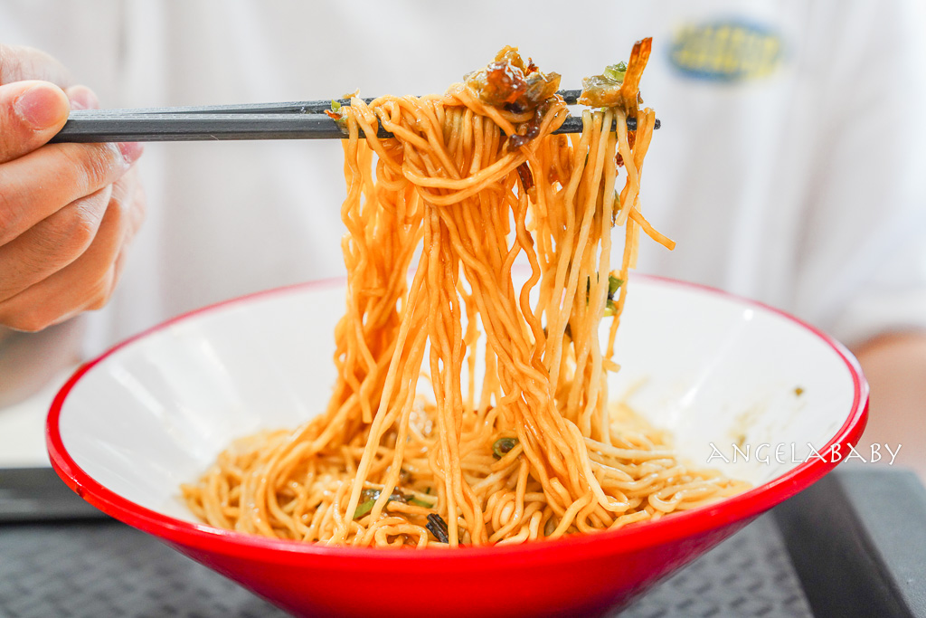 台北最好吃的蔥油拌麵『蘇氏麵館』菜單、牛油皮蛋麵香辣過癮、五星好評再送香濃霜淇淋 @梅格(Angelababy)享樂日記
