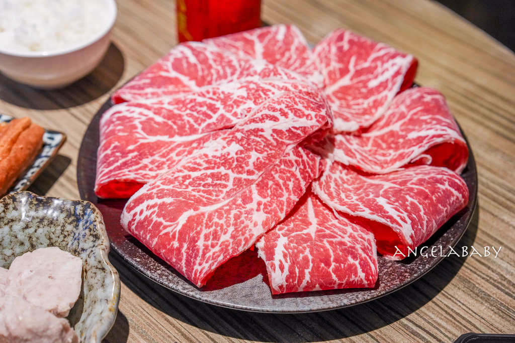 大安區老字號火鍋『涮八方紫銅鍋－麻辣鍋｜酸菜白肉鍋』訂位、六張犁聚餐推薦 @梅格(Angelababy)享樂日記
