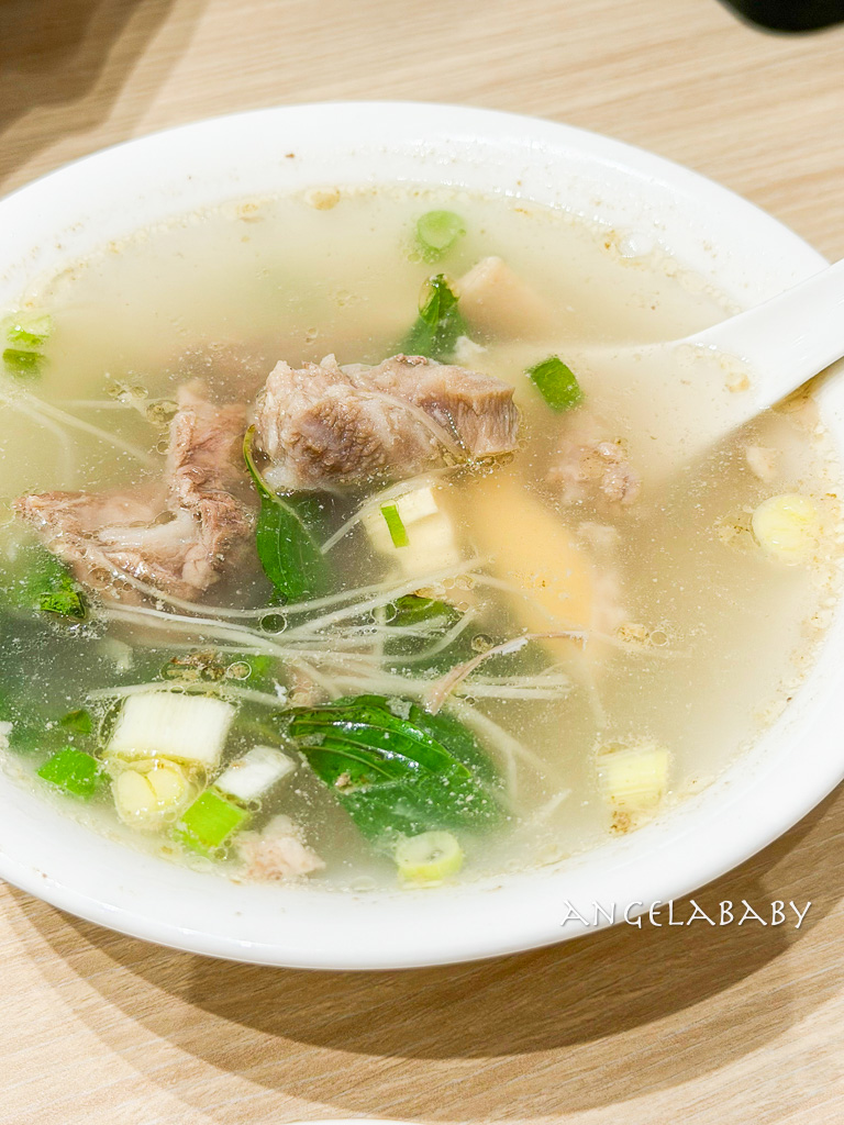 遼寧夜市美食『牛家村』菜單、超好吃脆皮蚵仔煎、炒飯 @梅格(Angelababy)享樂日記