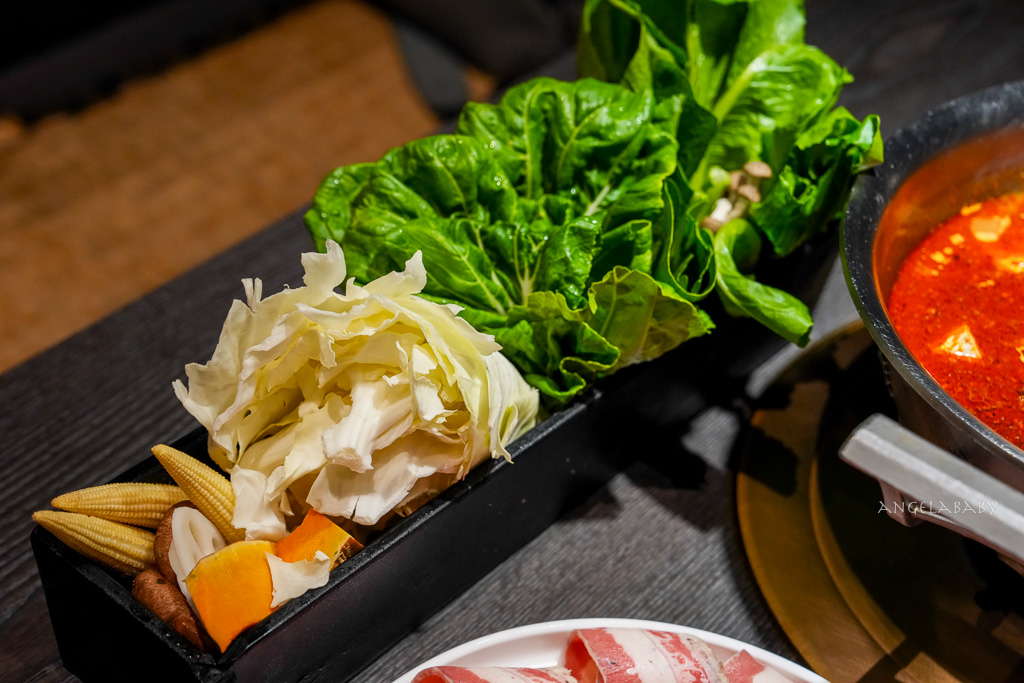 板橋麻辣鴨也豆腐吃到飽『這一鍋 板橋府中殿』每人500元超值雙肉套餐還有冰沙暢飲！ @梅格(Angelababy)享樂日記