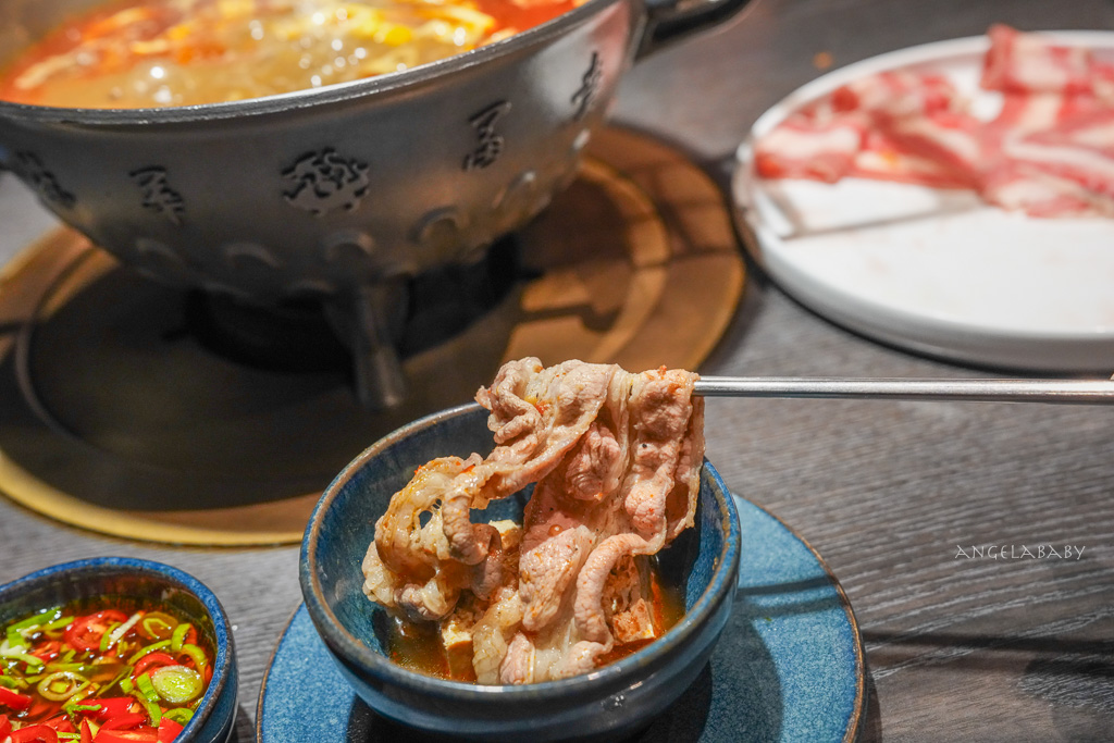 板橋麻辣鴨也豆腐吃到飽『這一鍋 板橋府中殿』每人500元超值雙肉套餐還有冰沙暢飲！ @梅格(Angelababy)享樂日記