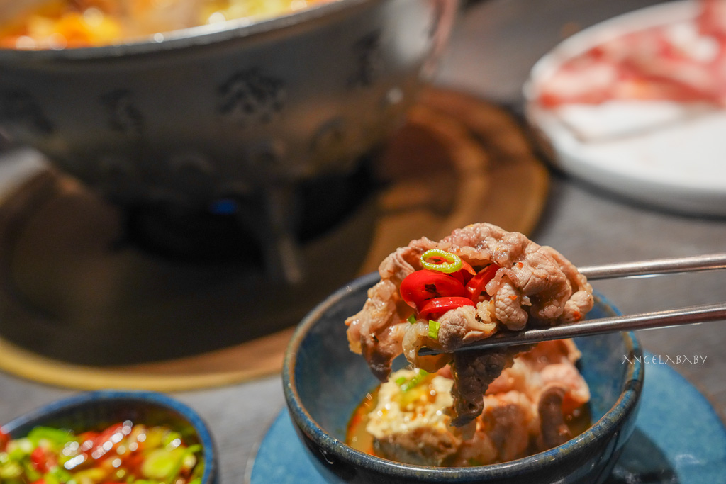 板橋麻辣鴨也豆腐吃到飽『這一鍋 板橋府中殿』每人500元超值雙肉套餐還有冰沙暢飲！ @梅格(Angelababy)享樂日記