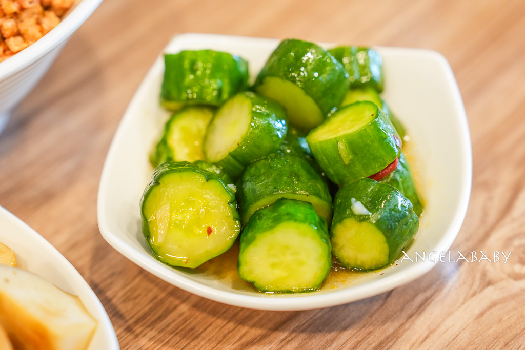 新莊小鼎泰Ｘ排骨蛋炒飯『周天喜麵食館』被埋沒的香辣皮蛋麵也很讚 @梅格(Angelababy)享樂日記