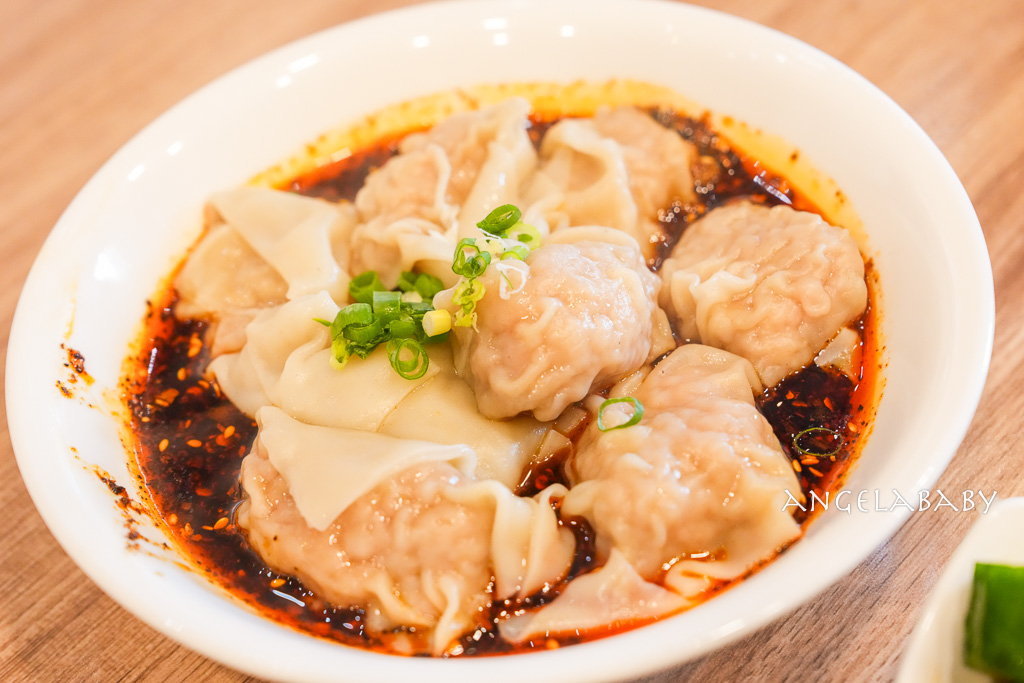 新莊小鼎泰Ｘ排骨蛋炒飯『周天喜麵食館』被埋沒的香辣皮蛋麵也很讚 @梅格(Angelababy)享樂日記