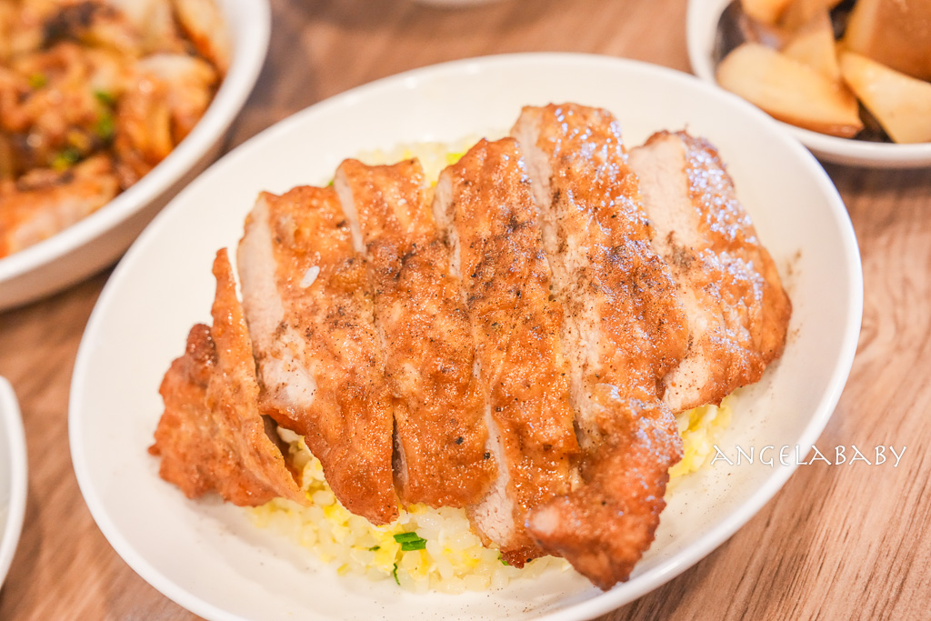 新莊小鼎泰Ｘ排骨蛋炒飯『周天喜麵食館』被埋沒的香辣皮蛋麵也很讚 @梅格(Angelababy)享樂日記