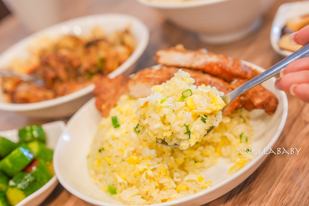 新莊小鼎泰Ｘ排骨蛋炒飯『周天喜麵食館』被埋沒的香辣皮蛋麵也很讚 @梅格(Angelababy)享樂日記