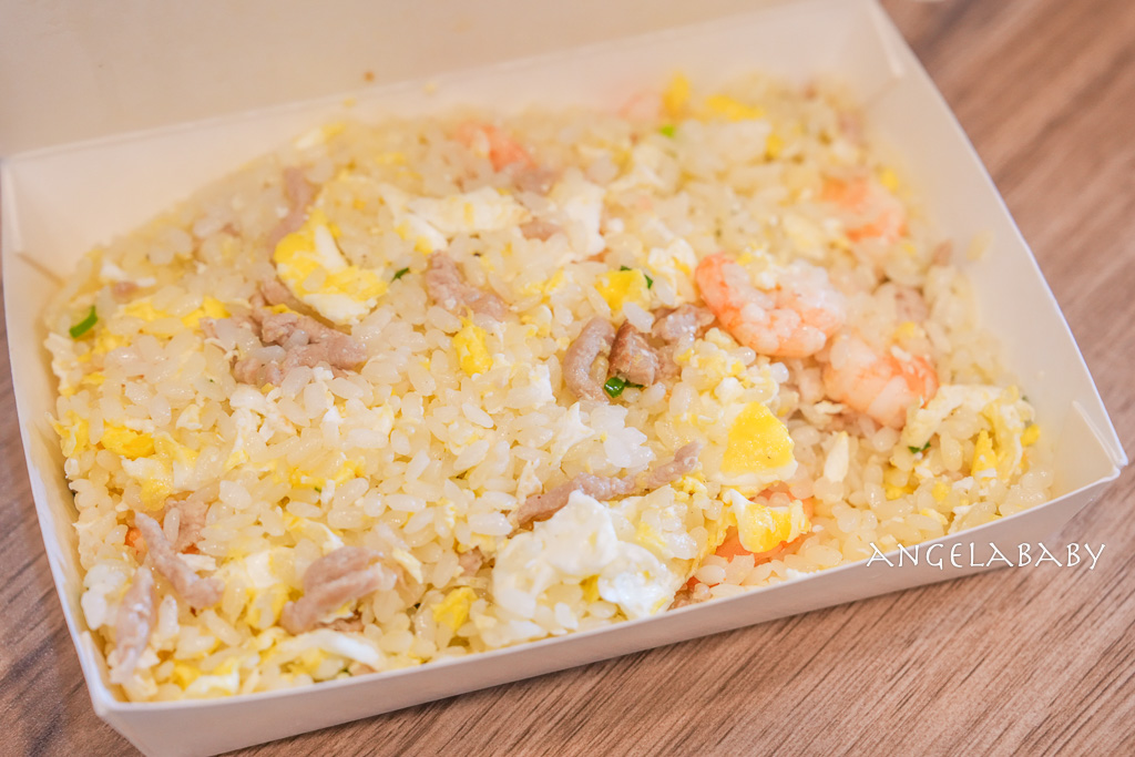 新莊小鼎泰Ｘ排骨蛋炒飯『周天喜麵食館』被埋沒的香辣皮蛋麵也很讚 @梅格(Angelababy)享樂日記