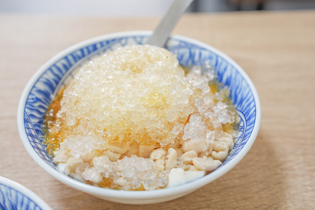 南投美食｜在地40年手工豆花『水里陳家豆花』任選1~3種配料通通40元 @梅格(Angelababy)享樂日記