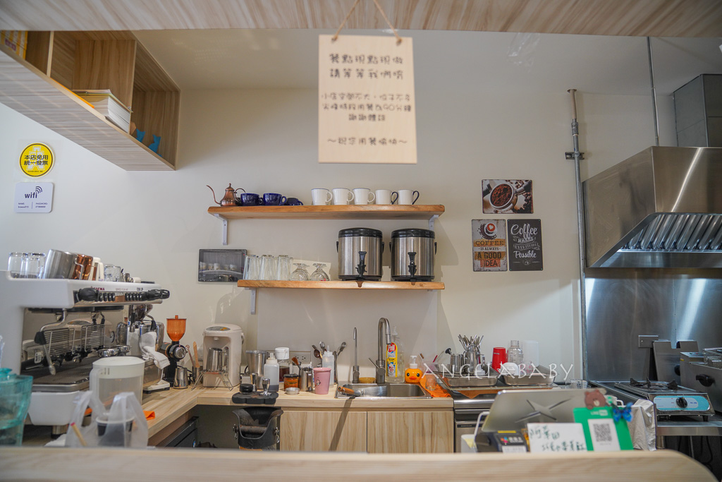 科技大樓站早午餐推薦『微風315早午餐』菜單、蒜香皮蛋肉鬆酥皮蛋餅太酷了！ @梅格(Angelababy)享樂日記