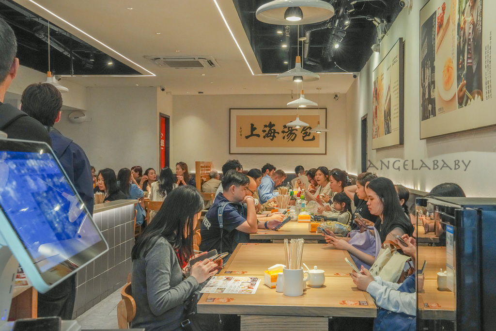 上海必吃美食｜吹彈可破的爆漿湯包『佳家湯包』在地30年老店！被耽誤的蟹黃拌麵 @梅格(Angelababy)享樂日記