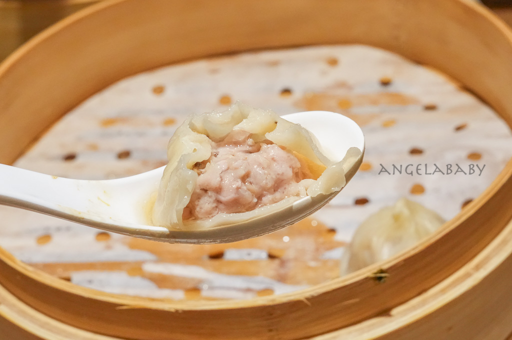 上海必吃美食｜吹彈可破的爆漿湯包『佳家湯包』在地30年老店！被耽誤的蟹黃拌麵 @梅格(Angelababy)享樂日記