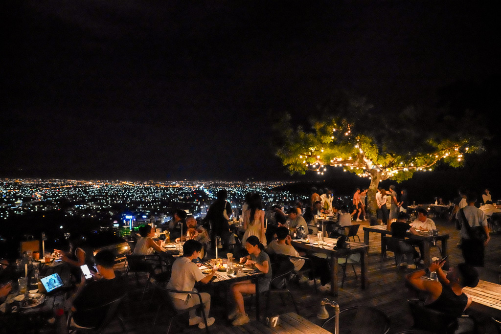 宜蘭景觀咖啡『空ㄟ農場』百萬夜景約會景點、交通方式、寵物友善餐廳 @梅格(Angelababy)享樂日記