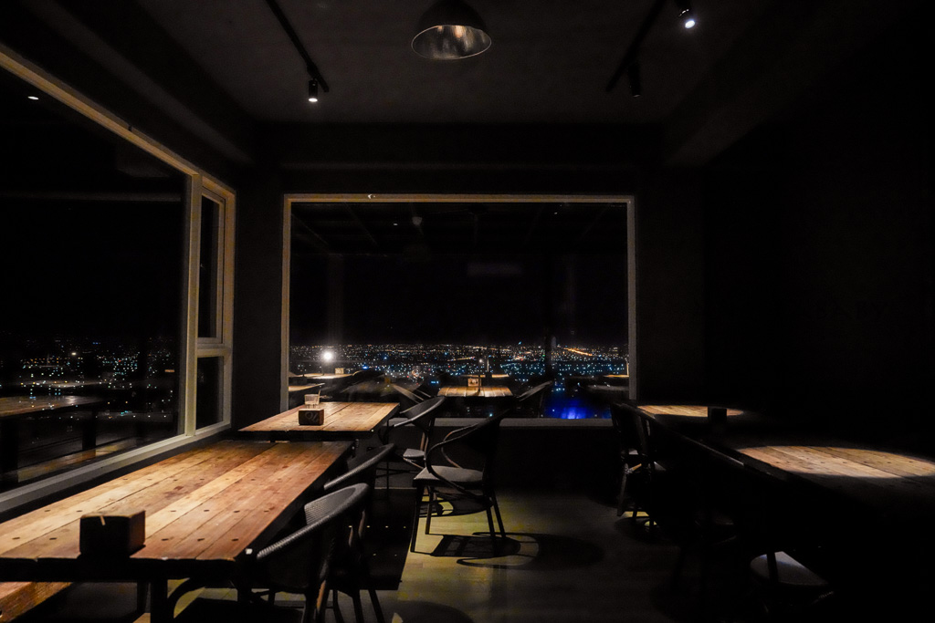 宜蘭景觀咖啡『空ㄟ農場』百萬夜景約會景點、交通方式、寵物友善餐廳 @梅格(Angelababy)享樂日記
