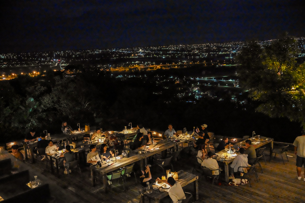 宜蘭景觀咖啡『空ㄟ農場』百萬夜景約會景點、交通方式、寵物友善餐廳 @梅格(Angelababy)享樂日記