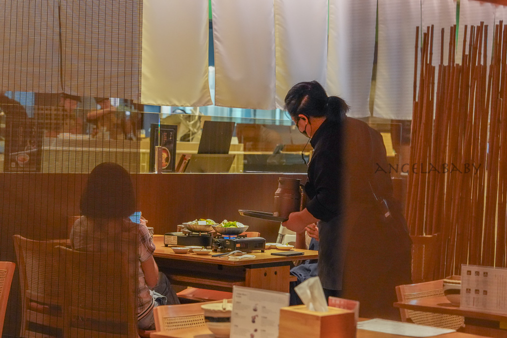 信義美食推薦｜東京排名第一的海鮮丼『日本橋海鮮丼辻半 微風信義店』訂位、讀者優惠截圖免費招待綜合生魚片 @梅格(Angelababy)享樂日記