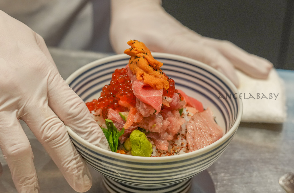信義美食推薦｜東京排名第一的海鮮丼『日本橋海鮮丼辻半 微風信義店』訂位、讀者優惠截圖免費招待綜合生魚片 @梅格(Angelababy)享樂日記