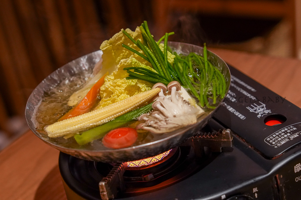 信義美食推薦｜東京排名第一的海鮮丼『日本橋海鮮丼辻半 微風信義店』訂位、讀者優惠截圖免費招待綜合生魚片 @梅格(Angelababy)享樂日記