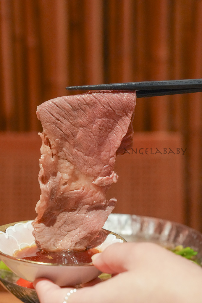 信義美食推薦｜東京排名第一的海鮮丼『日本橋海鮮丼辻半 微風信義店』訂位、讀者優惠截圖免費招待綜合生魚片 @梅格(Angelababy)享樂日記