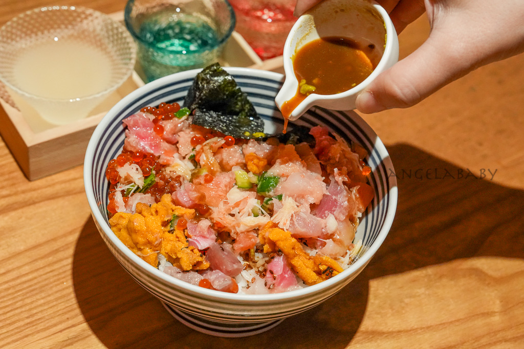 信義美食推薦｜東京排名第一的海鮮丼『日本橋海鮮丼辻半 微風信義店』訂位、讀者優惠截圖免費招待綜合生魚片 @梅格(Angelababy)享樂日記