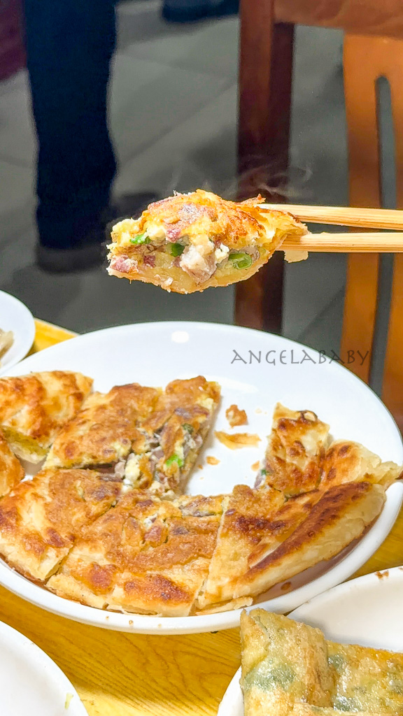 江蘇宿遷排名第一的排隊名店『馬家火燒』50元起吃手工牛肉酥蛋餅還有免費小菜吃到飽 @梅格(Angelababy)享樂日記