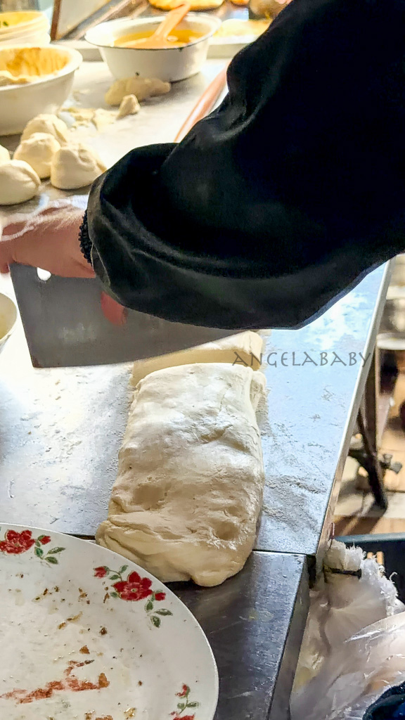 江蘇宿遷排名第一的排隊名店『馬家火燒』50元起吃手工牛肉酥蛋餅還有免費小菜吃到飽 @梅格(Angelababy)享樂日記