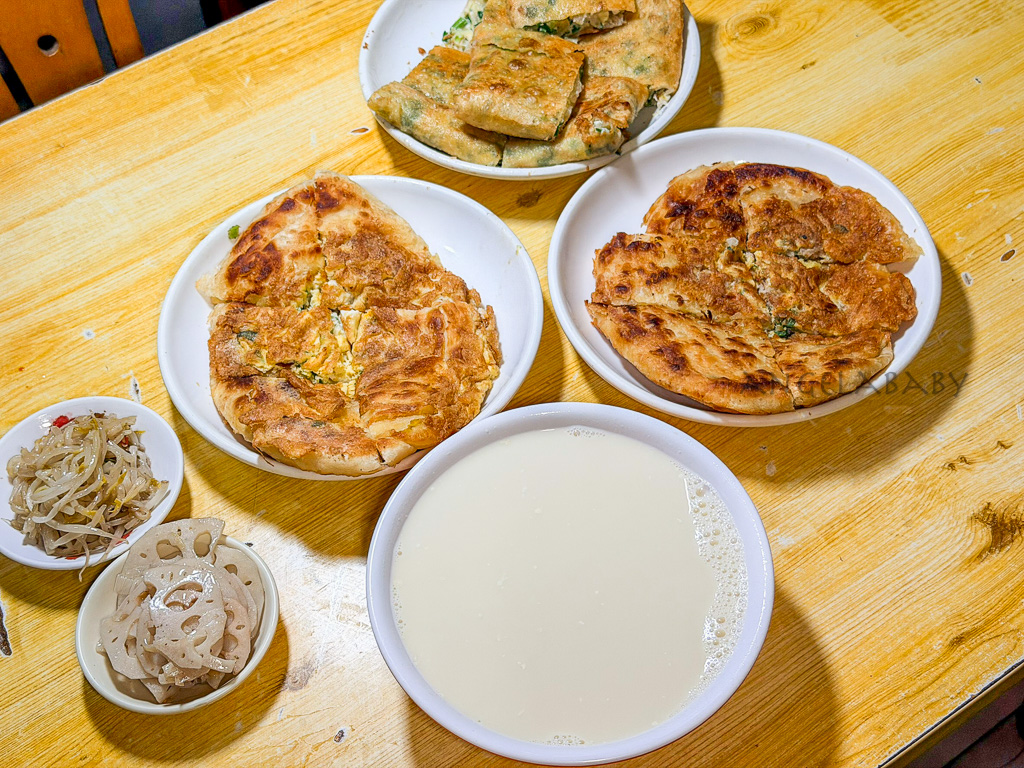 江蘇宿遷排名第一的排隊名店『馬家火燒』50元起吃手工牛肉酥蛋餅還有免費小菜吃到飽 @梅格(Angelababy)享樂日記
