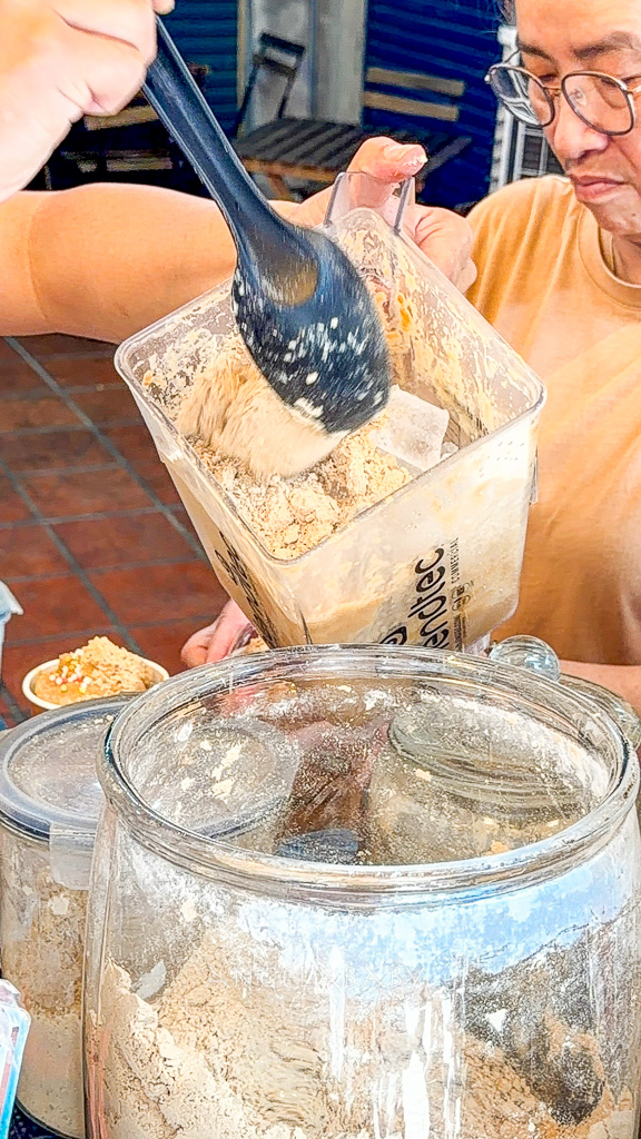 鹿港老街美食『彥仲麵茶 天后宮分店』古早味麵茶冰 @梅格(Angelababy)享樂日記