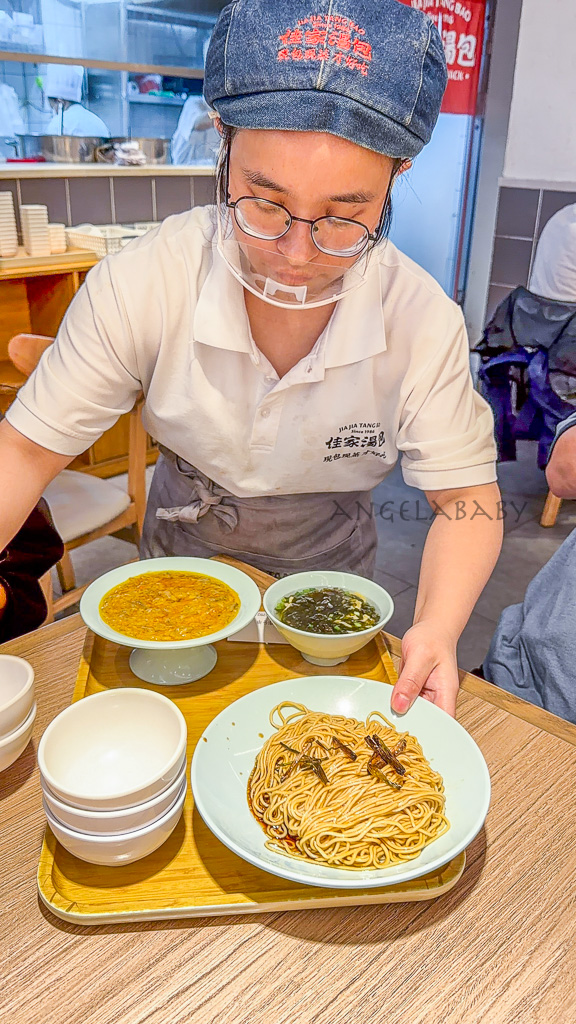 上海必吃美食｜吹彈可破的爆漿湯包『佳家湯包』在地30年老店！被耽誤的蟹黃拌麵 @梅格(Angelababy)享樂日記