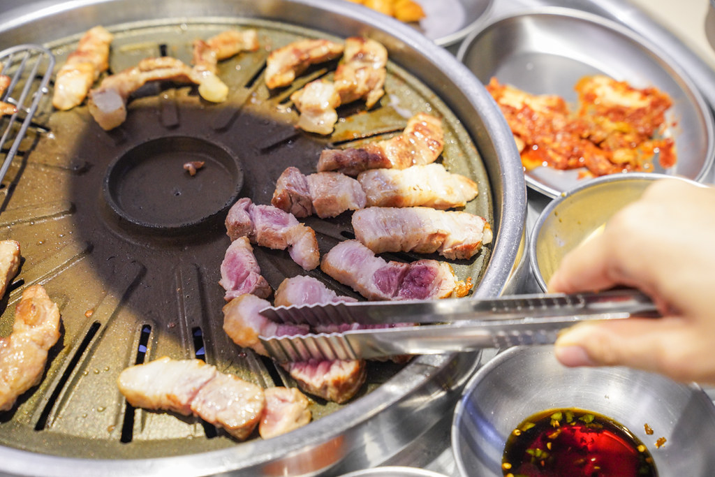 西門最夯韓國烤肉『8292烤肉 팔이구이』捷運西門美食、生菜包肉、小菜吃到飽、辣炒年糕、韓劇美食 @梅格(Angelababy)享樂日記