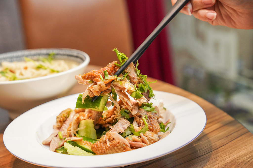 淡水老街必吃美食『柴米夫妻中式麵館』讓人魂牽夢瑩的好吃牛肉麵『三味鼎聚牛肉麵』、爆蔥三星蔥油餅、媒體推薦『招牌燒雞麵』 @梅格(Angelababy)享樂日記